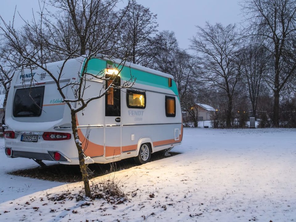 Wintercamping mit Wohnwagen